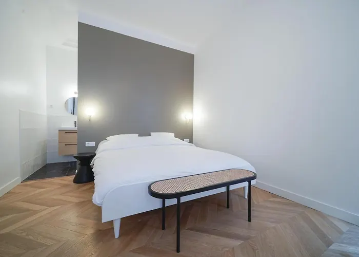 Апартаменты Parisuites Grands Boulevards Design Folies Bergeres Париж